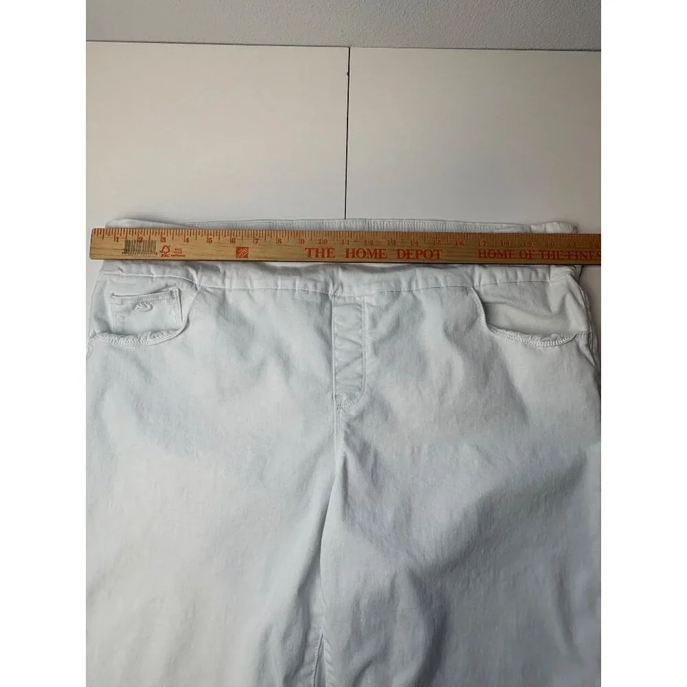 Gloria Vanderbilt Amanda White‎ Denim Shorts Size 20W All-Around Slimming Effect